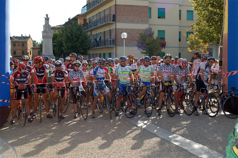 gal/2006/07 - Fondo della Valdarbia II serie/1 - Partenza/DSC_0008-01.jpg